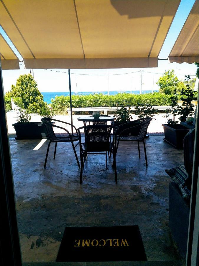 New Seafront Studio Pensionat Anavyssos Eksteriør billede